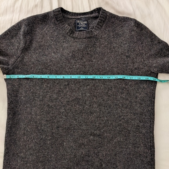 Abercrombie and Fitch Grey Crewneck wool sweater - Picture 2 of 5